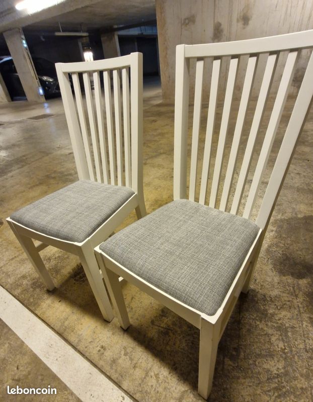 Chaise en bois blanc et tissu gris (image 3)