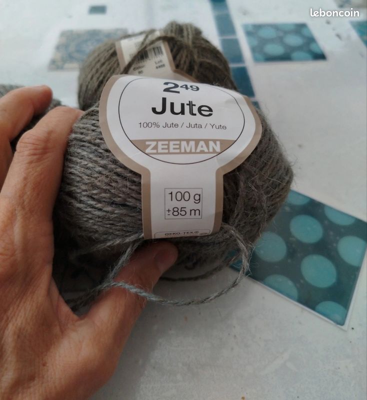 Jude à crochet et tricot couleur crème et gris (image 6)
