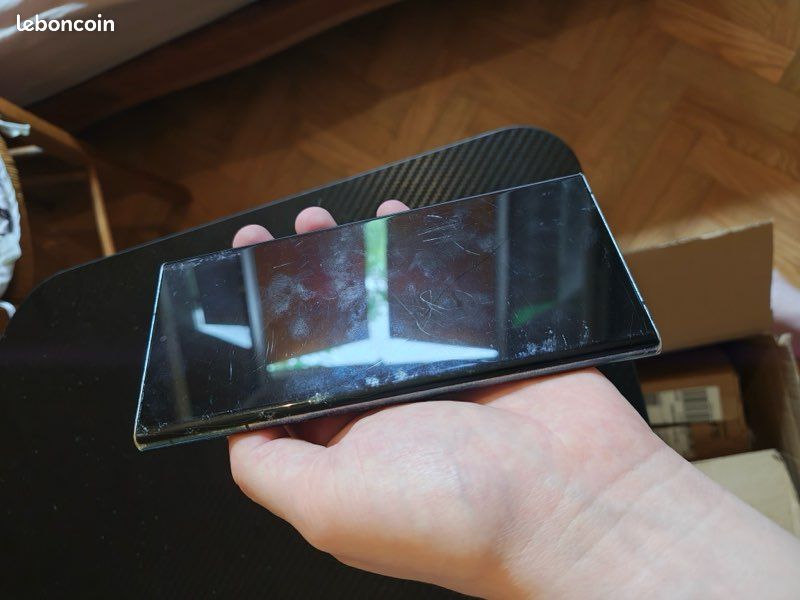 Ecran galaxy s22 ultra fissuré non testé vendu hors service (image 1)