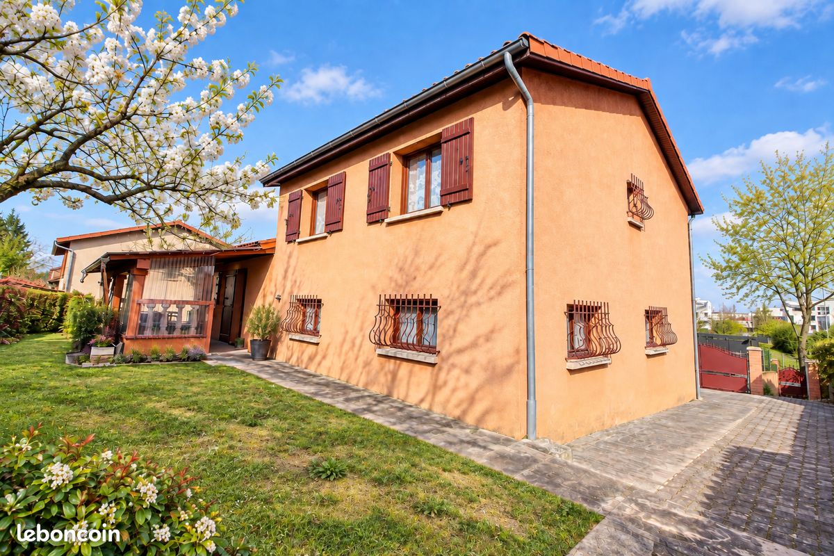 Maison 7 pièces 140 m² · à Vénissieux · 140 m² · 369 900 €