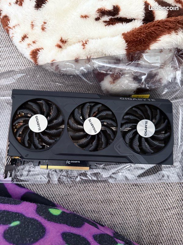 Rtx 4070 Gigabyte OC 12 Go (image 1)