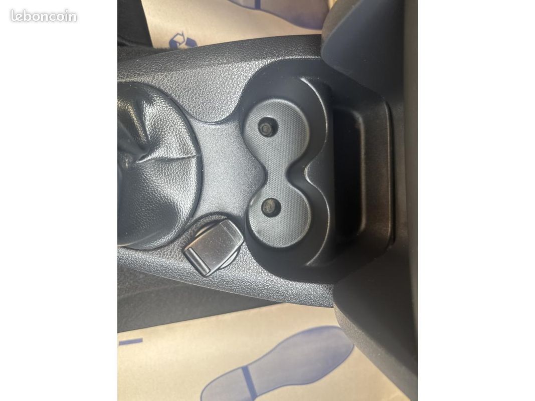 DACIA SANDERO 1.5 Blue dCi - 75 2020 Essentiel PHASE 2 1ERE MAIN (image 24)