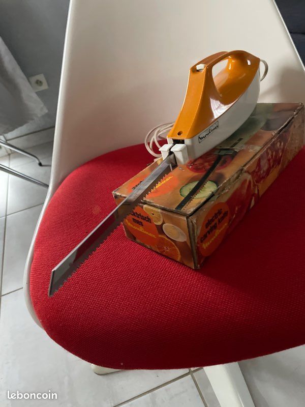 Couteau électrique Moulinex - Arts de la table