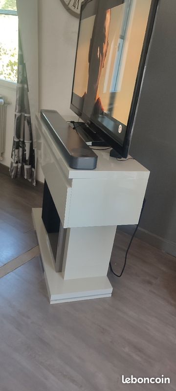 Meuble TV avec lumières intégré (image 2)