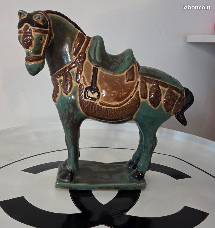 ncienne poterie persne Iznik de style Qjr en cérmique, crreux