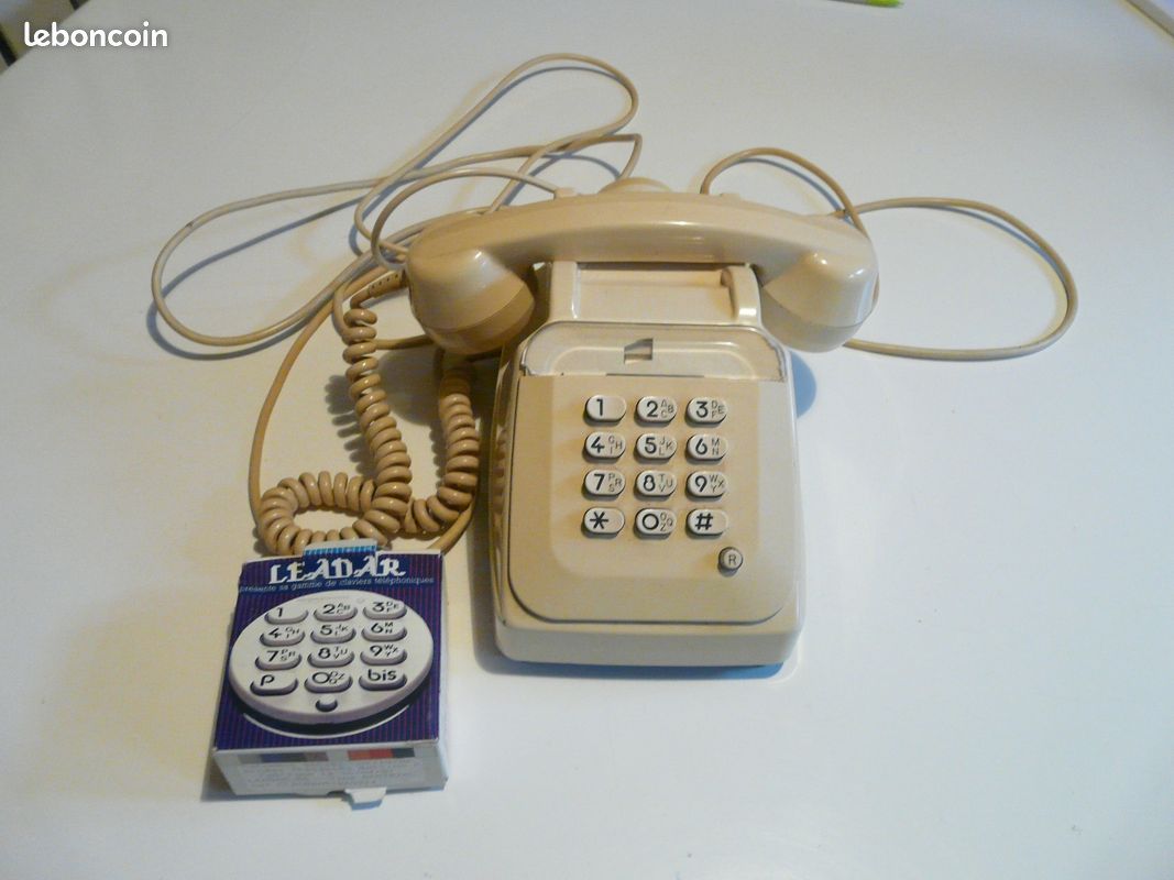 Telephone àTouche 20e siècle (image 1)