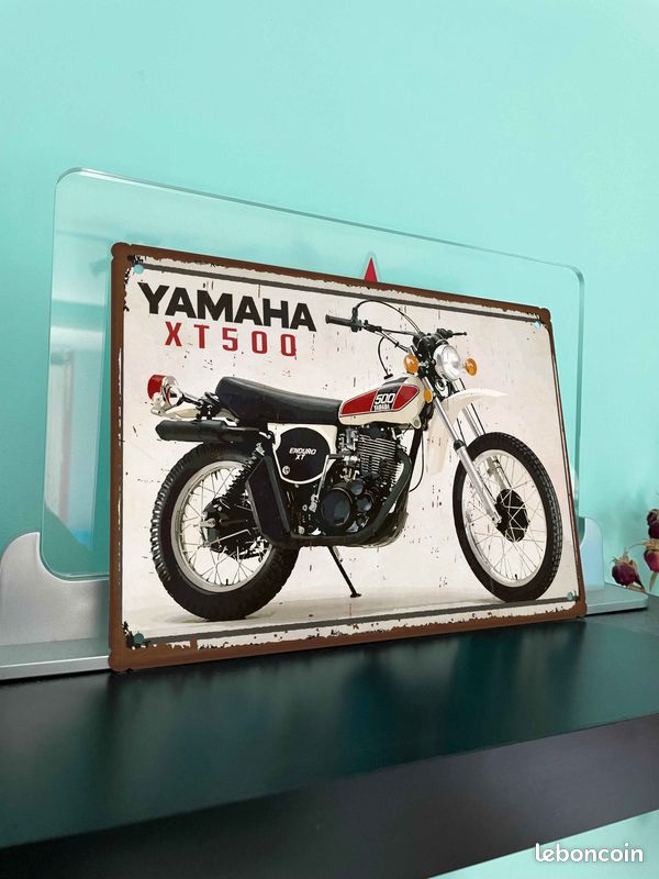 Plaque Métal Vintage Yamaha SR 500 – Enseigne Déco Moto Ancienne