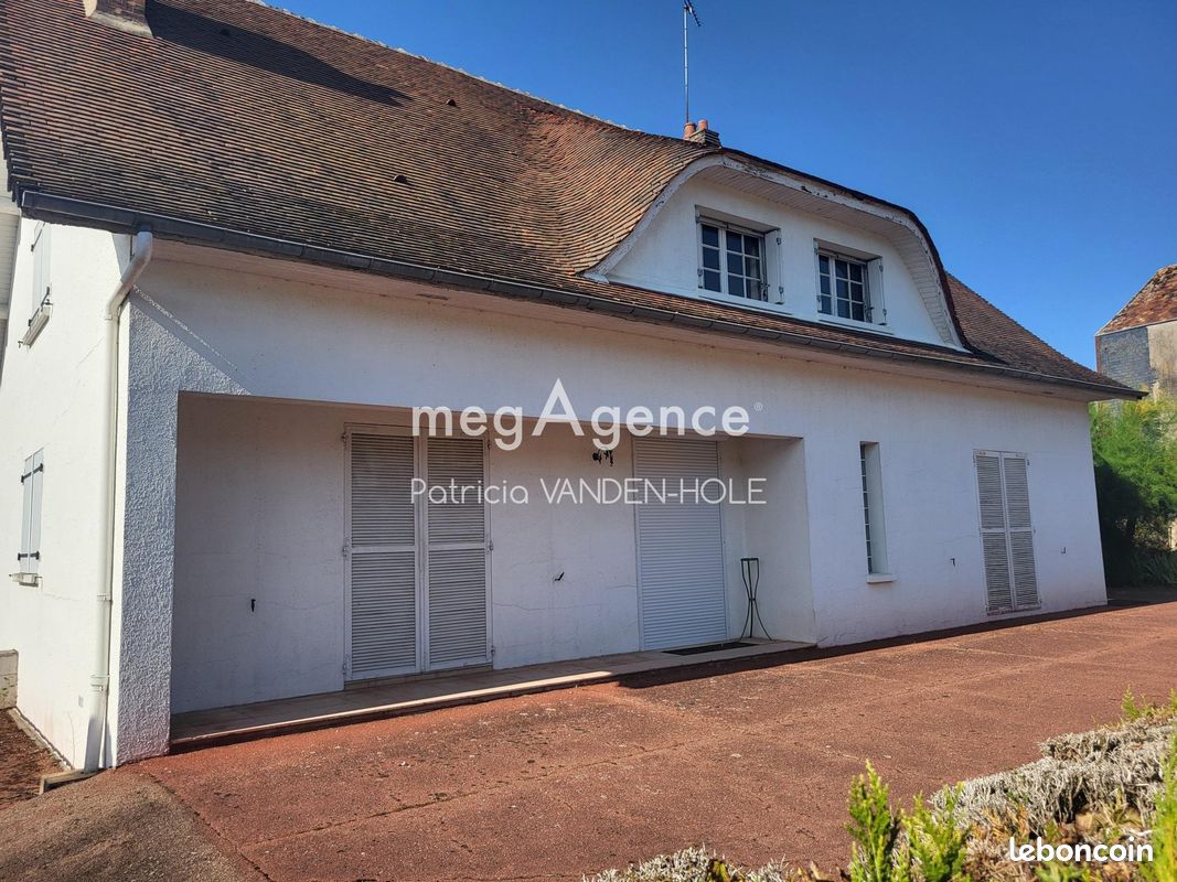 Maison 8 pièces 226 m² · à Courtenay · 226 m² · 335 000 €
