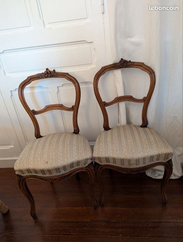 Chaise ancienne en bois et tapissée (image 1)
