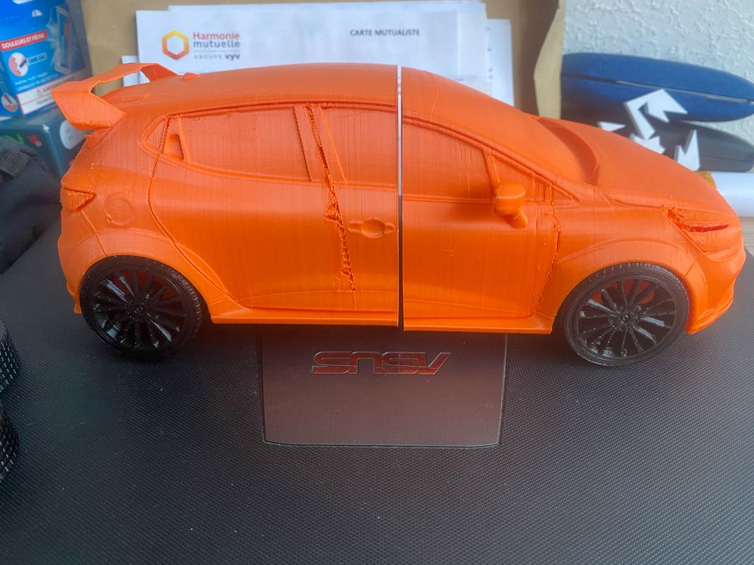 Miniature Clio 4 RS avec BodyKit et aileron Cup - Équipement auto