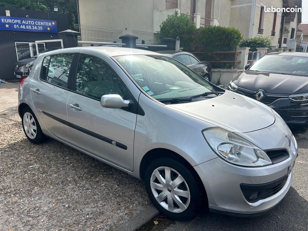 RENAULT CLIO III 1.5 dCi 85 eco2 Extrême Claire/CREDIT POSSIBLE (image 3)