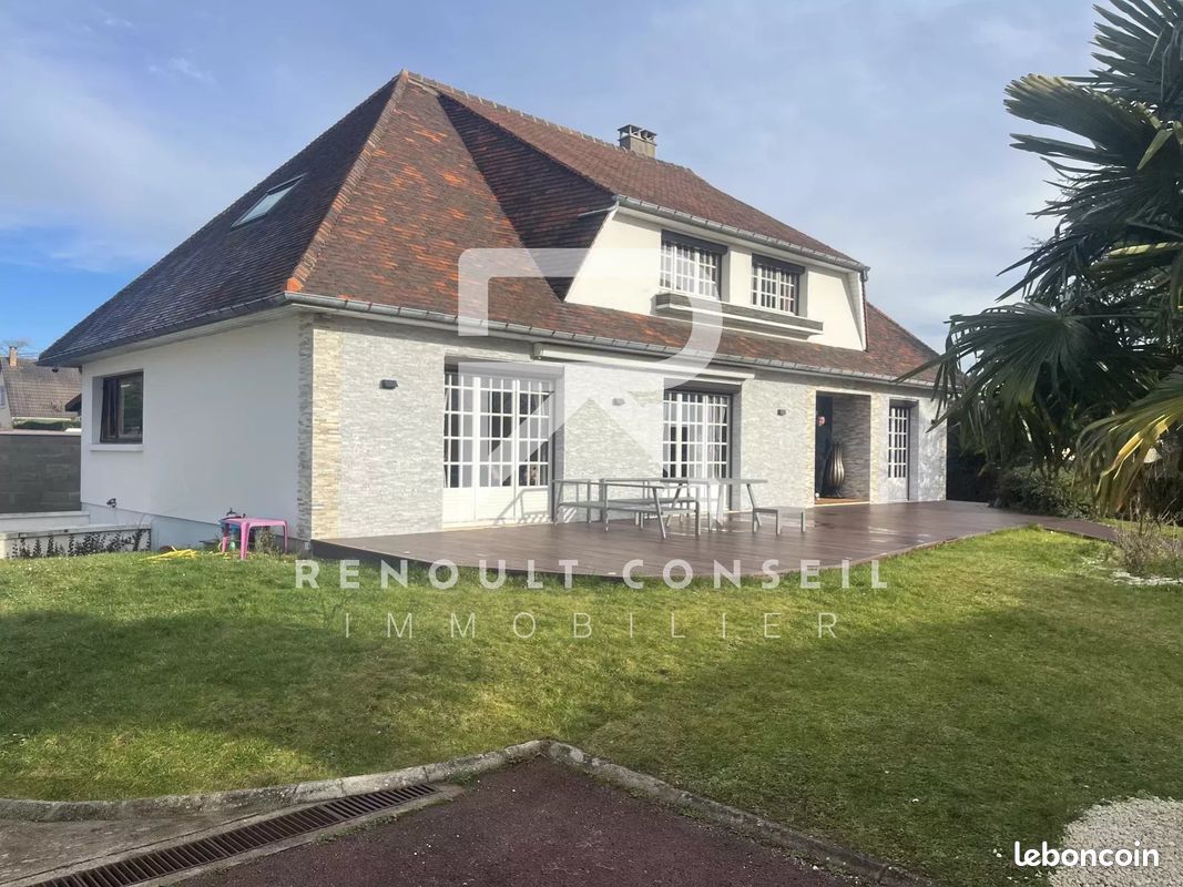 Maison 9 pièces 240 m² · à Saint-Étienne-du-Rouvray · 240 m² · 575 000 €
