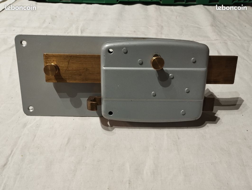 Serrure VIRO neuve (image 1)