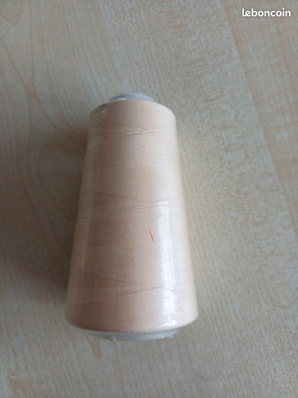 Bobine de fil couture beige naturel (image 1)
