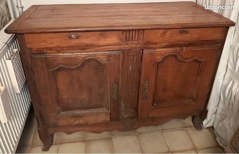 Beau buffet régional ancien du Berry (19e siècle) en bois fruitier (image 2)