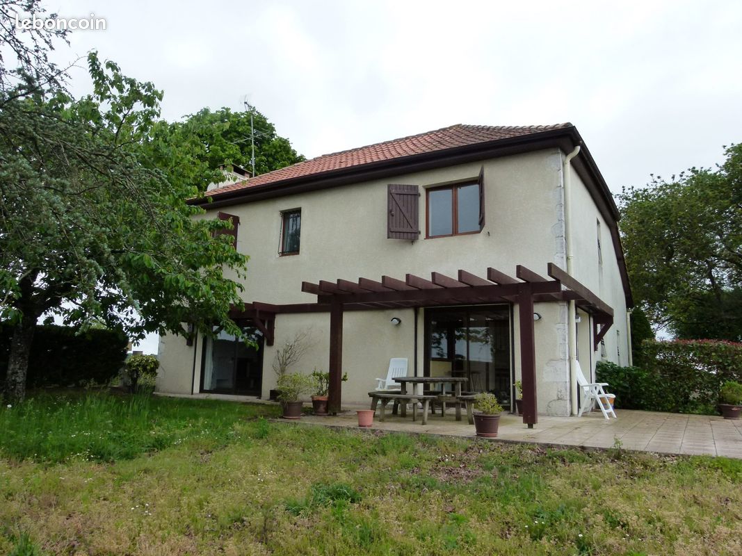 Maison 7 pièces 173 m² · à Saint-Sever · 173 m² · 900 €/mois
