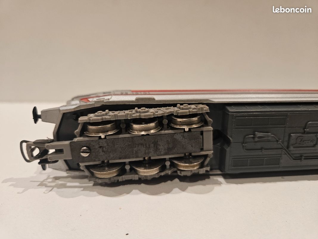 LOCOMOTIVE ÉLECTRIQUE CC 40101 HO par Jouef années 1990 + trois wagons Lima EUR 39,00 - FR