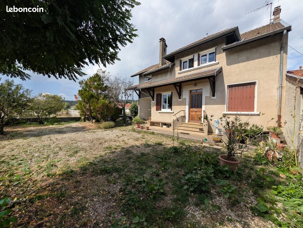 Maison 9 pièces 149 m² · à Porte-des-Bonnevaux · 149 m² · 239 000 €