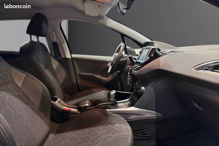 PEUGEOT 2008 1.2 82ch BVM5 Style Garantie 12 mois (image 8)