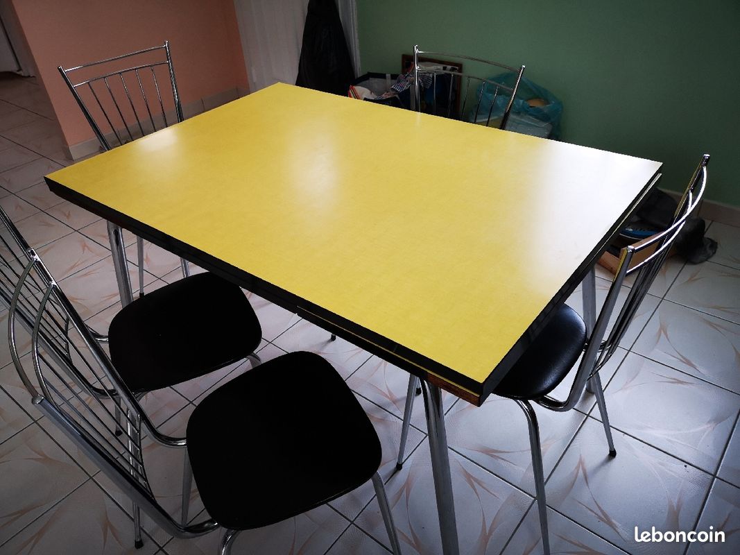 Table en formica + 6 chaises (image 1)