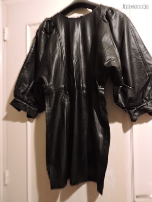 Robe courte simili cuir noir Vêtements