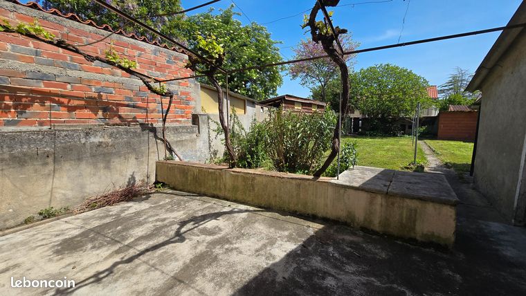 Maison de village avec jardin et garage