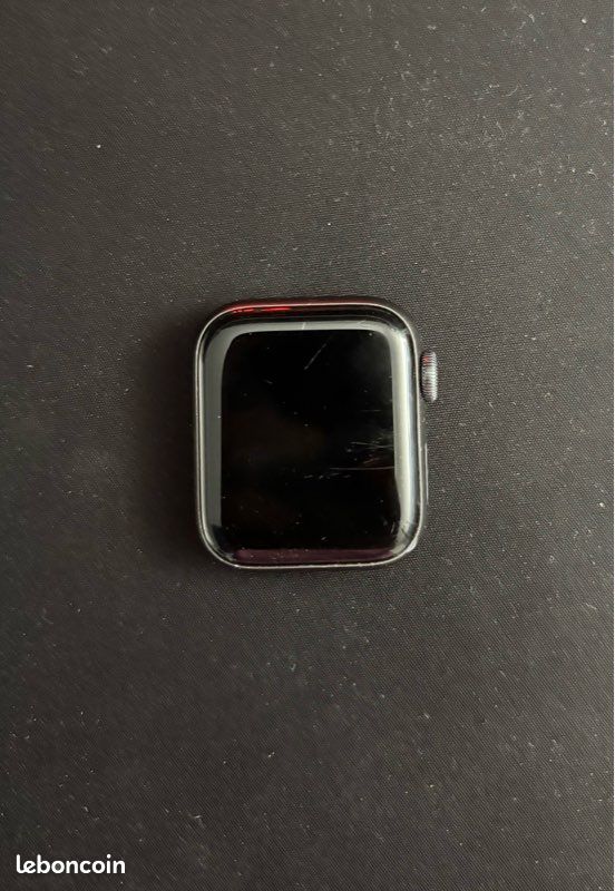 Apple Watch Series 5 40 mm (image 1)