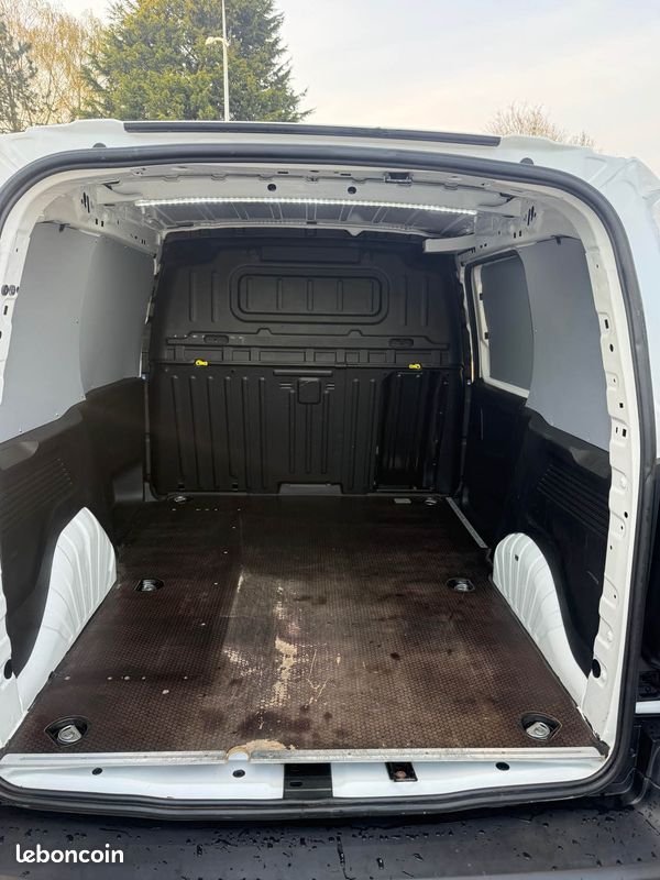 CITROEN BERLINGO CONFORT 1L5 HDI 130 CHX \"3 PLACES\" (image 5)