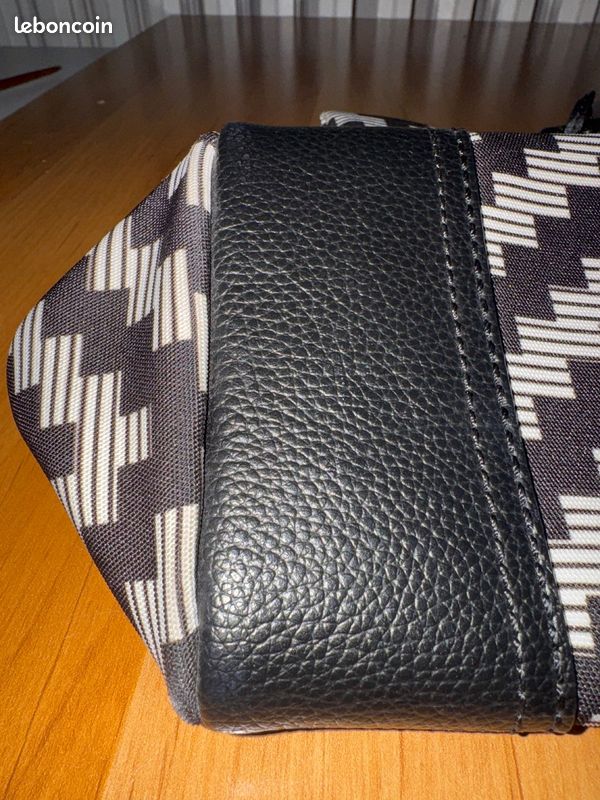 Sac Le Tanneur motif graphique noir blanc cuir veritable excellent etat (image 4)