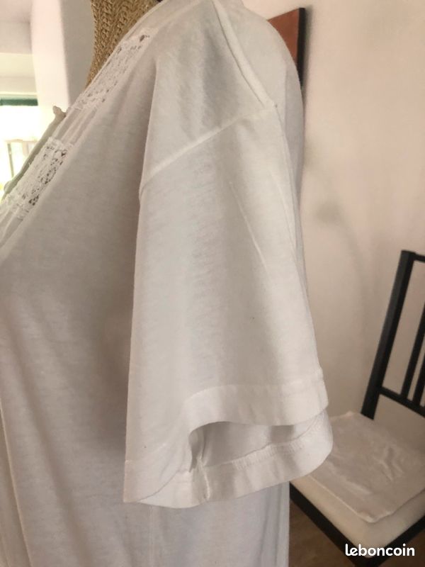 Chemise de nuit uni blanche joliment ornée de broderies T 38/40 (image 3)