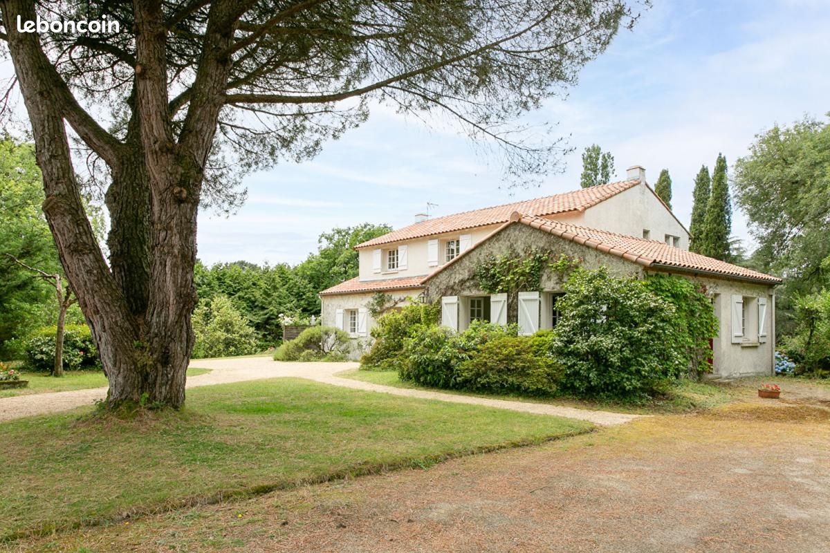 Maison 11 pièces 274 m² · à Clisson · 274 m² · 647 900 €
