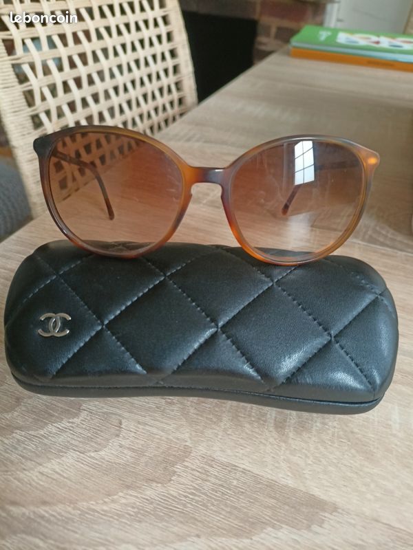 Véritable lunettes chanel avec étui (image 2)