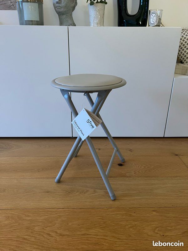 5five Tabouret Pliant Gris – Assise Rembourrée Confortable, Acier Solide, Gain De Place Idéal
