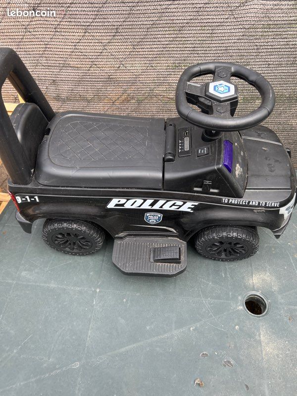 Véhicule police électrique (image 1)