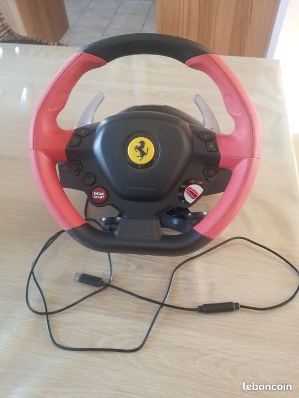 Volant Ferrari pour Xbox et PC avec pédalier Consoles