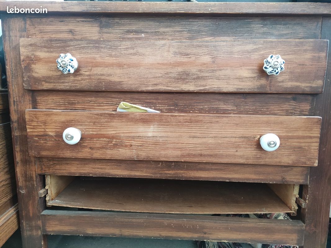 Commode en bois (image 1)
