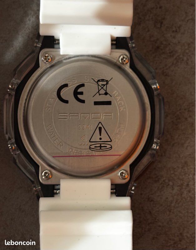 Montre blanche transparente style moderne (image 5)