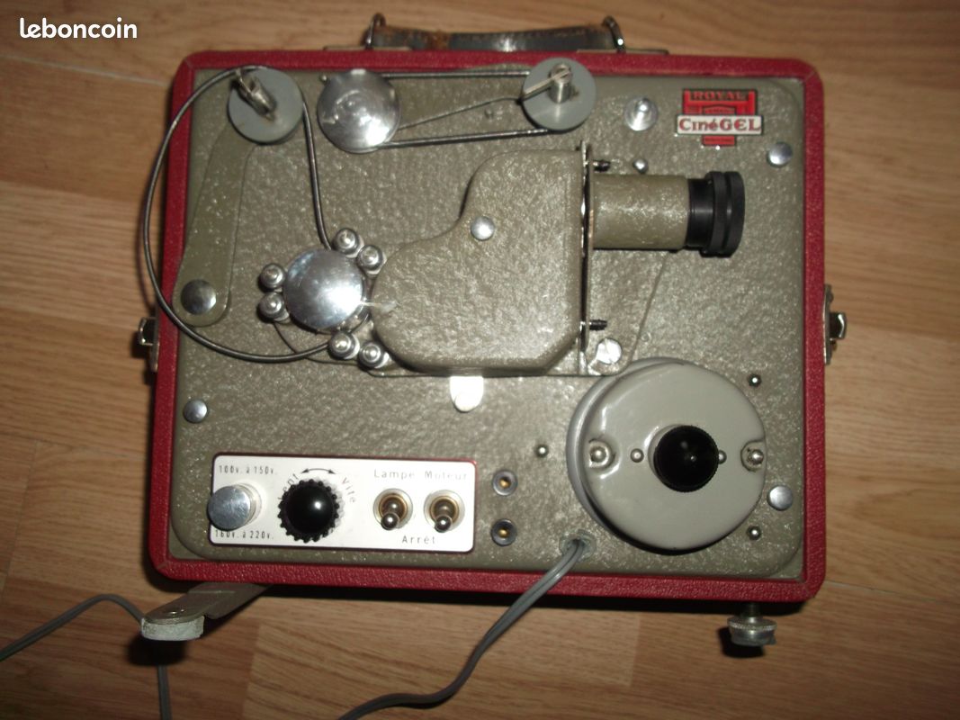 Projecteur CINEGEL Royal 215 Saint-Yan 71600 Films - Vidéo - DVD