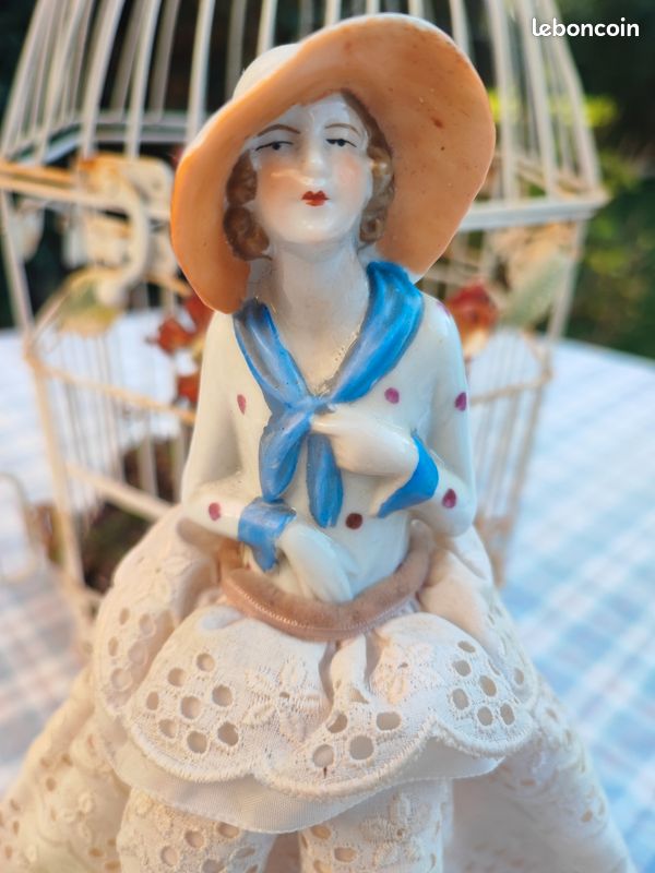 Boîte à Couture Ancienne Avec Poupée Marquise Demi-figure – Porcelaine