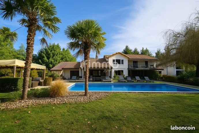 Maison 7 pièces 484 m²