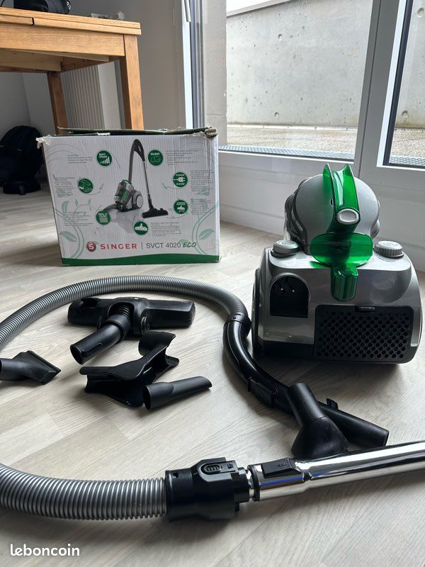 Aspirateur sans sac multicyclonique Singer et ses accessoires