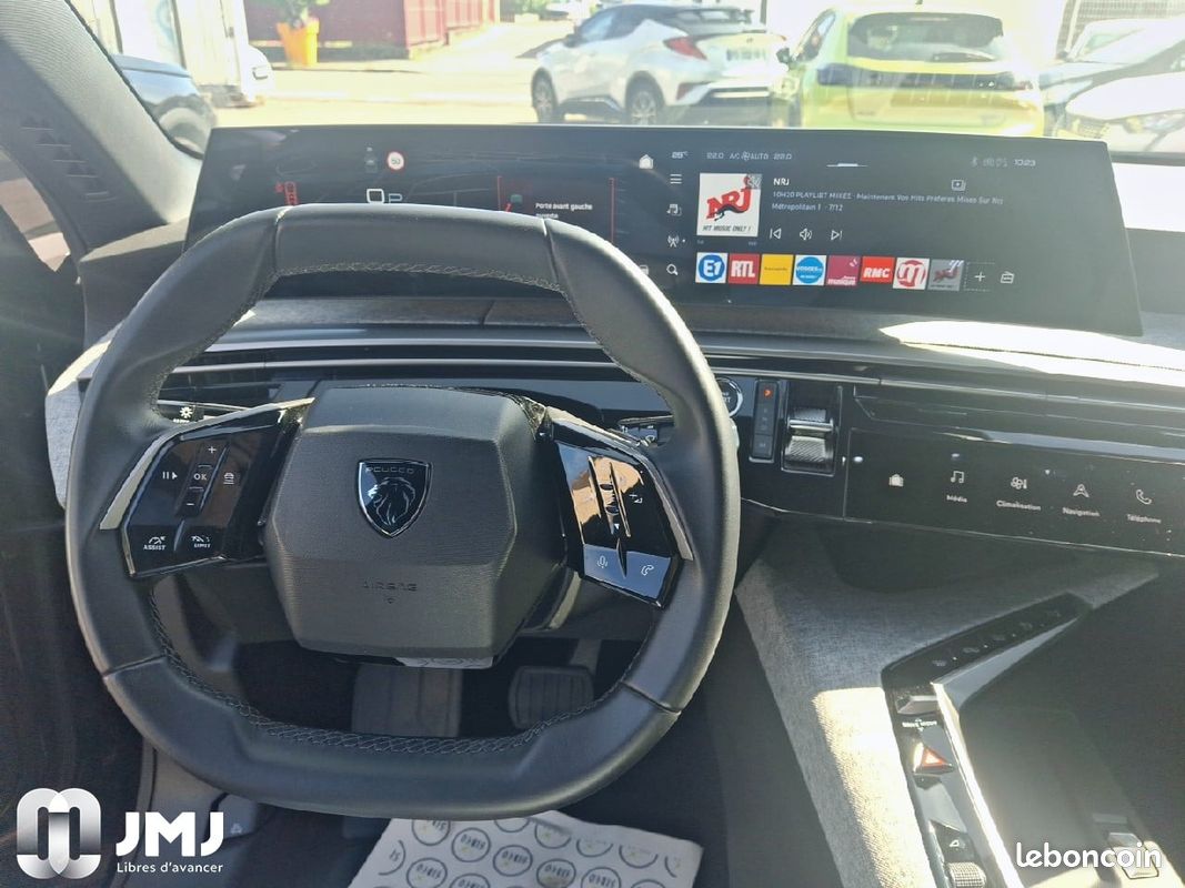 PEUGEOT 3008 Hybrid 136 e-DCS6 Allure (image 16)