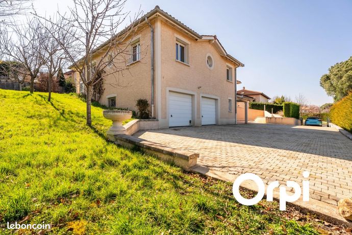 Maison 6 pièces 220 m²