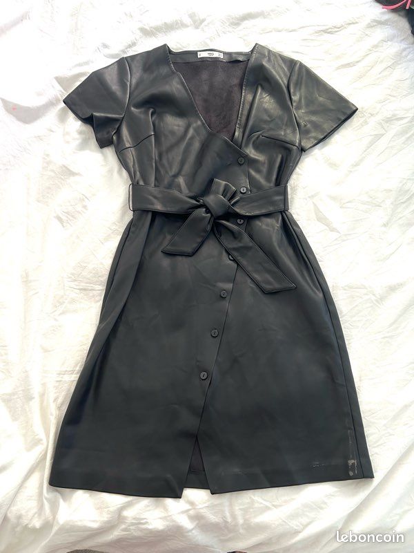 Robe similicuir et polyester noir cache cœur avec ceinture Taille