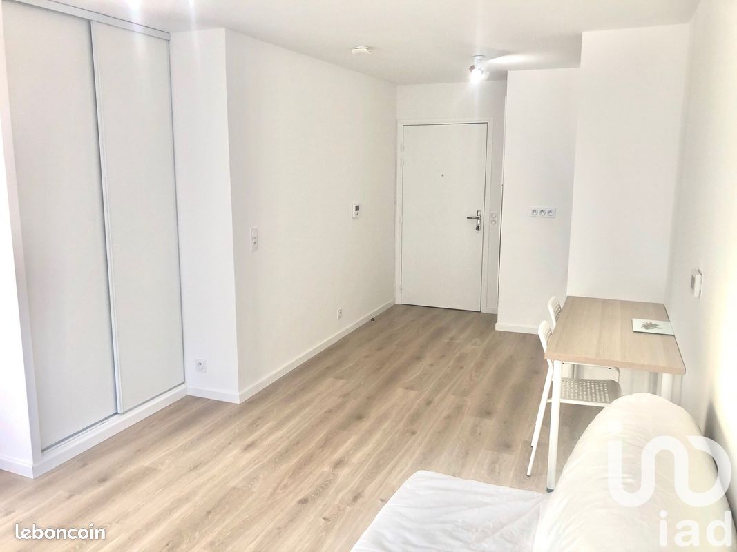 Appartement 1 pièce(s) 28 m²à louer Guyancourt