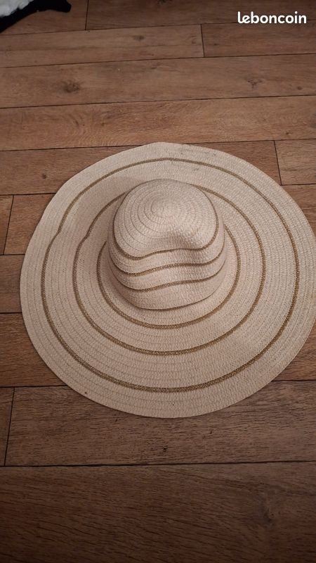 Chapeau disponible (Comédie) (image 1)