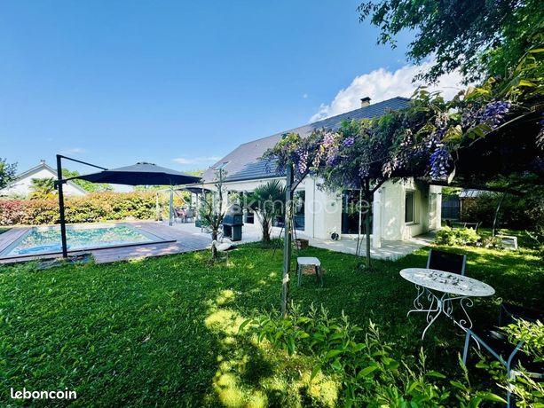 Maison 7 pièces 230 m²