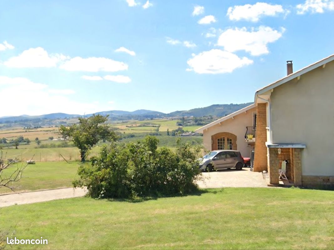 Maison 9 pièces 225 m² · à Sainte-Consorce · 225 m² · 700 000 €
