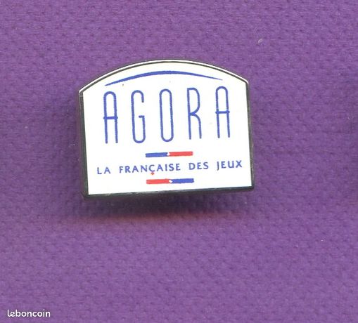 Pin's ANTENNE 2 COMITE D'ENTREPRISE Média Signé Decat