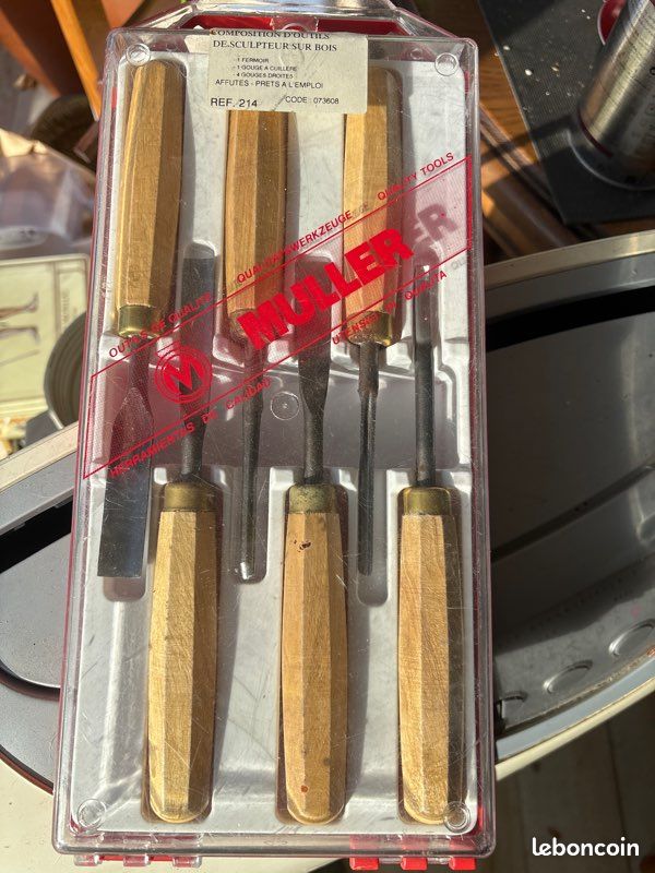 Outils sculpture sur bois (image 1)